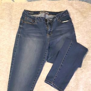 Low rise curvy jegging